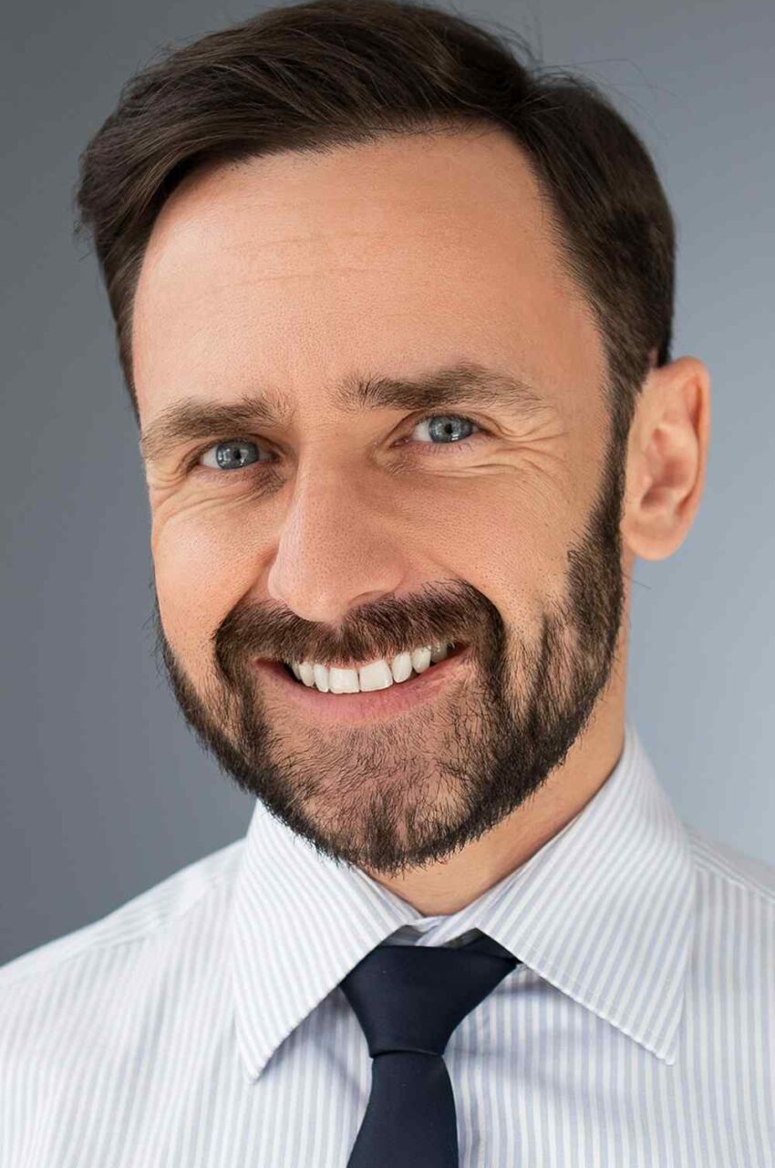 https://www.besseve.com/wp-content/uploads/2019/02/team_01-850x1280.jpg