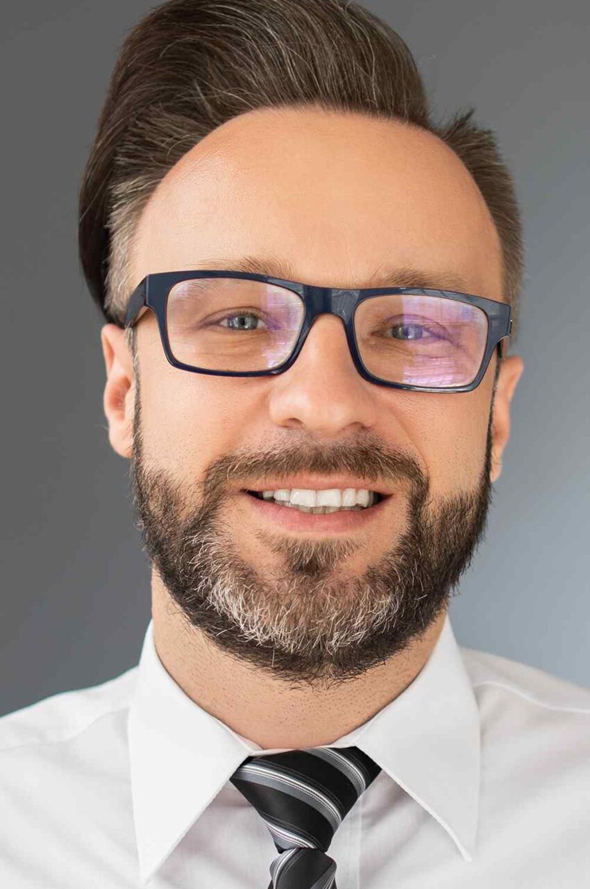 https://www.besseve.com/wp-content/uploads/2019/02/team_02-850x1280.jpg