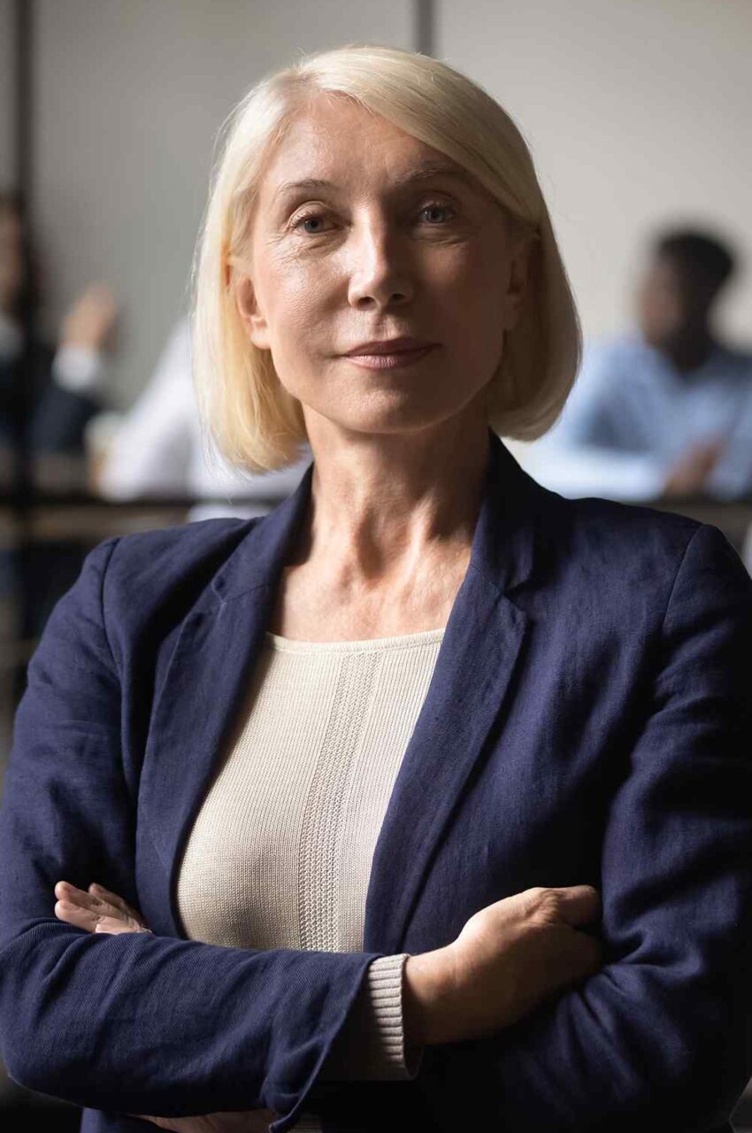 https://www.besseve.com/wp-content/uploads/2019/02/team_04-850x1280.jpg