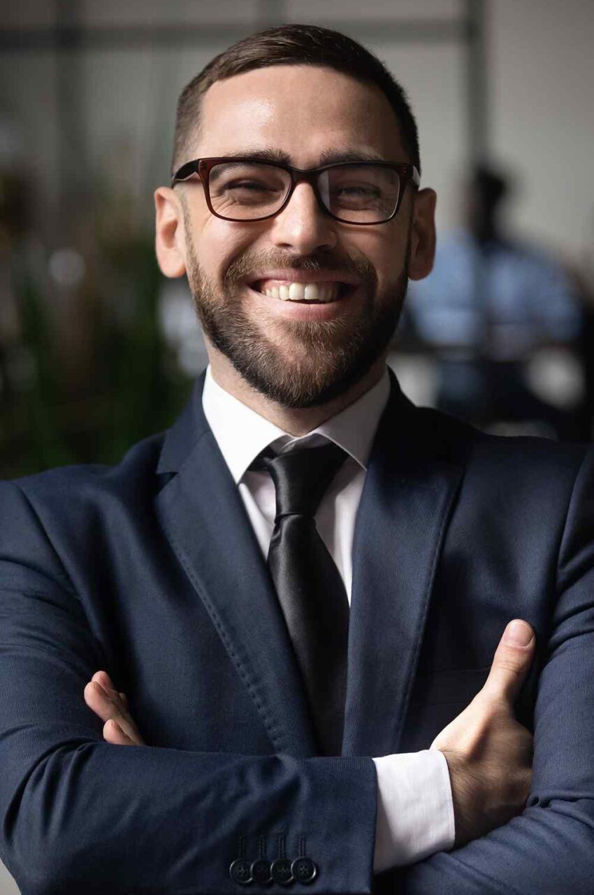 https://www.besseve.com/wp-content/uploads/2020/08/team_05-850x1280.jpg